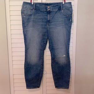 Old Navy Rockstar Mid-Rise Distressed jeans (NWT)